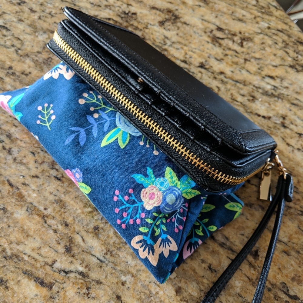 Universal Thread wallet - Picture 2 of 5